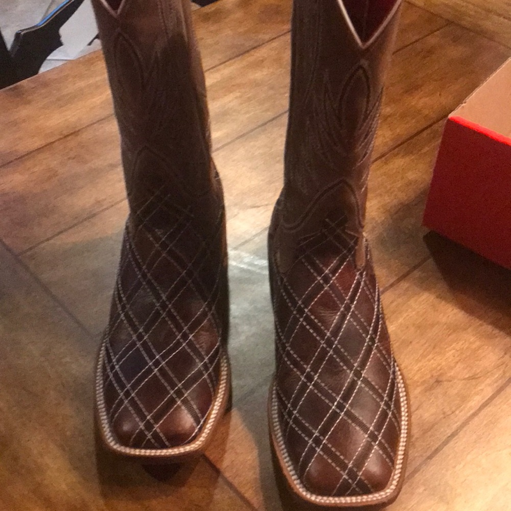 boots size 8
